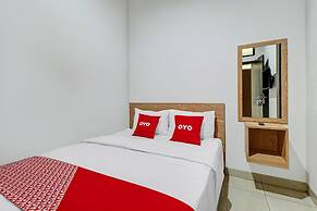 OYO 90688 Marta Residence