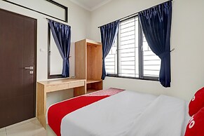 OYO 90688 Marta Residence