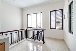 OYO 90688 Marta Residence