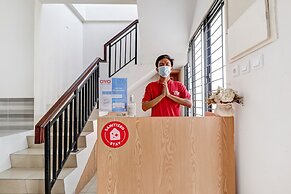 OYO 90688 Marta Residence