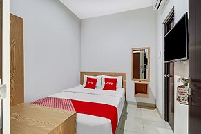 OYO 90688 Marta Residence