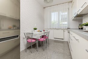 Jana Brożka Apartment Warsaw by Renters