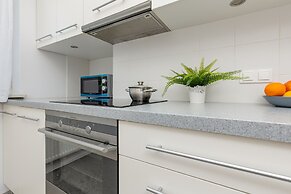 Jana Brożka Apartment Warsaw by Renters