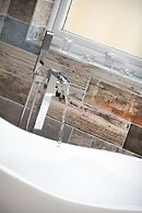 Stunning 1-bed Cottage Near Carlisle With Hot tub