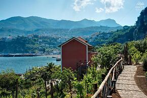 Villa Degli Dei - Private Waterfront Villa