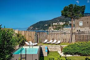 Villa Degli Dei - Private Waterfront Villa