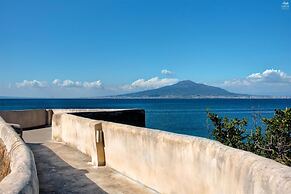 Villa Degli Dei - Private Waterfront Villa