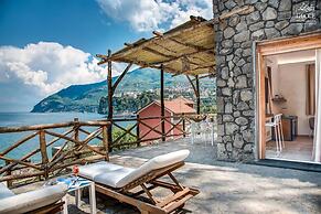 Villa Degli Dei - Private Waterfront Villa