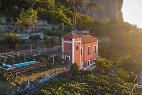 Villa Degli Dei - Private Waterfront Villa