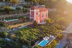 Villa Degli Dei - Private Waterfront Villa