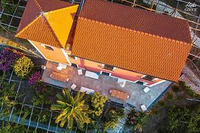 Villa Degli Dei - Private Waterfront Villa