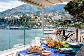 Villa Degli Dei - Private Waterfront Villa