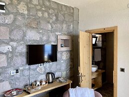Assos Karadut Taş Otel
