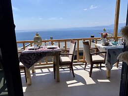 Assos Karadut Taş Otel