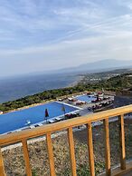 Assos Karadut Taş Otel