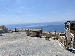 Assos Karadut Taş Otel