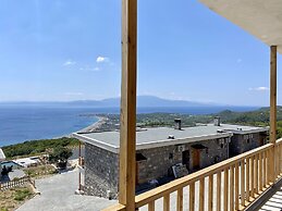 Assos Karadut Taş Otel