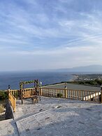 Assos Karadut Taş Otel