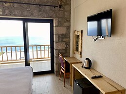 Assos Karadut Taş Otel