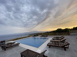 Assos Karadut Taş Otel