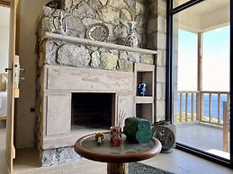 Assos Karadut Taş Otel