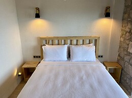 Assos Karadut Taş Otel