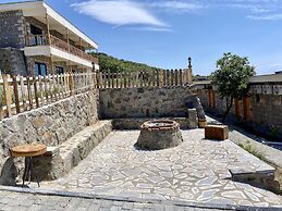 Assos Karadut Taş Otel