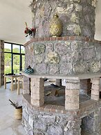 Assos Karadut Taş Otel