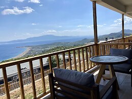 Assos Karadut Taş Otel