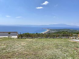 Assos Karadut Taş Otel