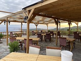 Assos Karadut Taş Otel