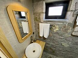 Assos Karadut Taş Otel