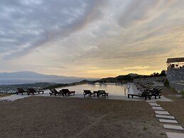 Assos Karadut Taş Otel