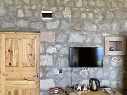 Assos Karadut Taş Otel