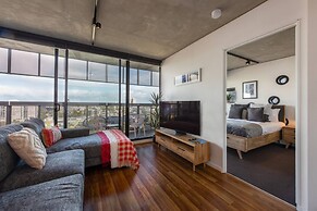 Stylish 2-bed Apt in Southbank With Parking