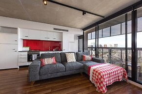 Stylish 2-bed Apt in Southbank With Parking