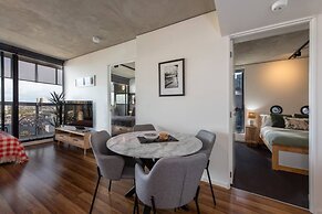 Stylish 2-bed Apt in Southbank With Parking