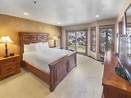 1791 Lakeside Getaway At Deer Valley! Outdoor Heated Pool & Hot Tubs! 