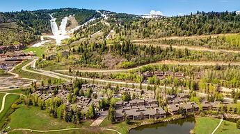 1791 Lakeside Getaway At Deer Valley! Outdoor Heated Pool & Hot Tubs! 