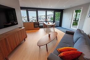 Stunning Marina View - Brand New - City Center