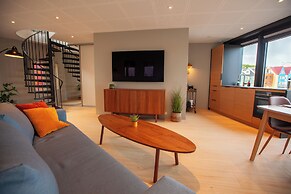 Stunning Marina View - Brand New - City Center