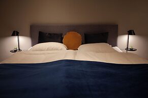 Stunning Marina View - Brand New - City Center