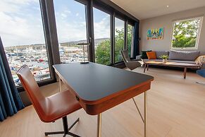 Stunning Marina View - Brand New - City Center