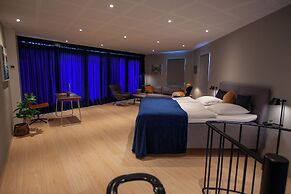 Stunning Marina View - Brand New - City Center