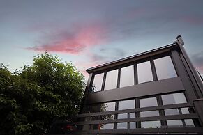 Stunning Marina View - Brand New - City Center