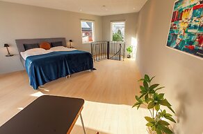 Stunning Marina View - Brand New - City Center