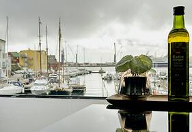 Stunning Marina View - Brand New - City Center