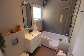 Stunning Marina View - Brand New - City Center