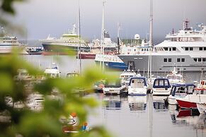 Stunning Marina View - Brand New - City Center