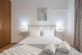 Athens Bright Suite by Cloudkeys